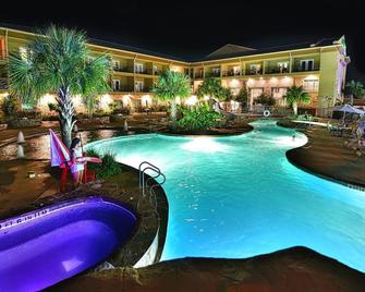 Holiday Inn Express & Suites Fredericksburg - Fredericksburg - Πισίνα