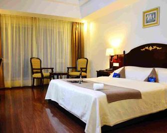 Oyo Premium Navalur - Dharwad - Bedroom