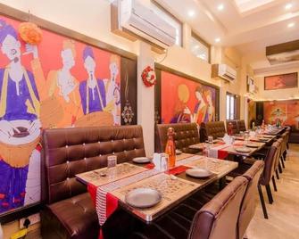 New Phoenix By Glitz Hotels - Navi Mumbai - Restaurace