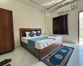 Shree Hanumat Kripa Dham - Vrindavan - Schlafzimmer