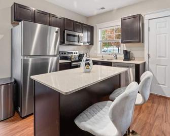 Stylish and Cozy 1-BR Detroit - Detroit - Küche