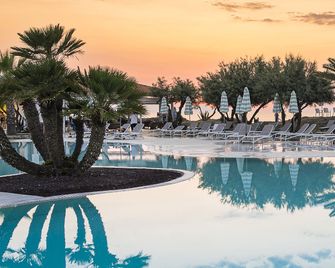 The Signature Level at Grand Palladium Sicilia Resort & Spa - Campofelice di Roccella - Piscina
