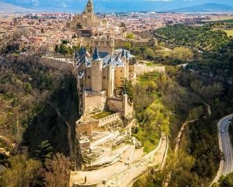 Hostal Plaza - Segovia