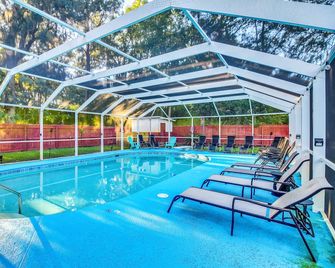 Home 2.5 Mi to Fort Stewart w/ Heated Pool - Hinesville - Pool