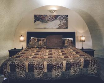 Beautiful Dome Architecture - Crestone - Bedroom