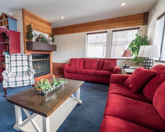 Edgewater #6 2 bed/2 bath - June Lake - Salon