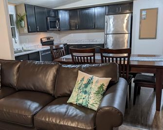 Outdoor Rec Hub 4bed/ 2bath + Rec Room + Boat Parking - Marion (Verenigde Staten) - Huiskamer