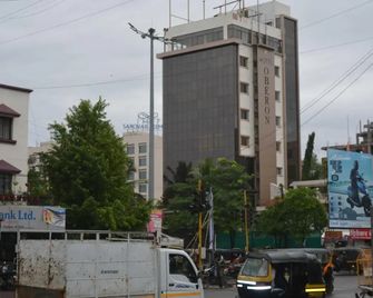 Hotel Oberon - Solāpur - Gebouw