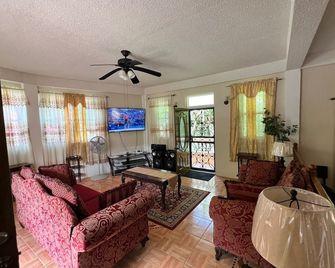 The Seclusive Mansion, Copthall - Roseau - Living room