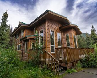 Beautiful Home on 30 Wooded Acres with Creek - Cooper Landing - Building