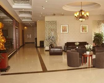 Greentree Inn Linyi Lanshan District Linxi No.11 Road Express Hotel - Linyi - Lobby
