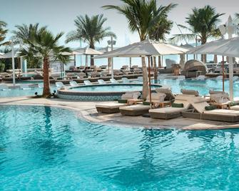卡羅拉都會中央酒店式公寓 - 杜拜 - 杜拜 - 游泳池