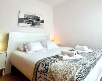 Apartment carrer d'Olesa - برشلونة - غرفة نوم