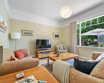 Greenwood Cottage - Close To Cbd, Leafy Backyard - Bathurst - Vardagsrum