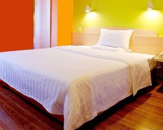 7 Days Inn Nanjing Dachang Walking Street Branch - Nanjing - Bedroom