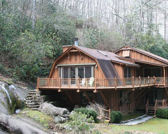 Unique Waterfall House Nestled in Mountains - Cashiers - Building