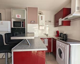 Appartement cosy avec parking proche port et plage - Cap d'Agde - Kitchen