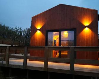 Cozy chic cabin with private terrace, shared heated swimming pool - Santo Isidoro - Edificio