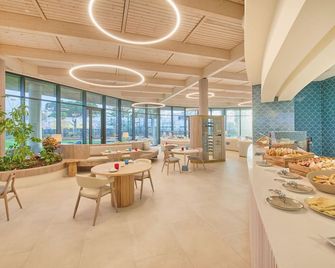 ذا إديتوري باي ذا سي لاجوس هوتل - لاغوس (البرتغال) - مطعم