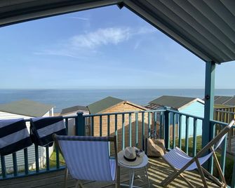 Little Beach House by Bloom Stays - Whitstable - Balcony