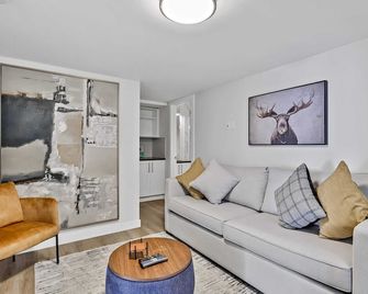 The Alpine Escape By Samsara Resort Top View Downtown 4br & 3bth - كانمور - غرفة معيشة