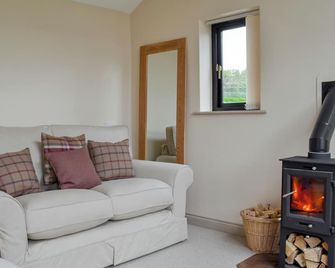 2 bedroom accommodation in Tibthorpe, near Driffield - Driffield - Sala de estar