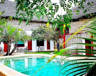 Diani Hostel - Diani Beach - Piscina