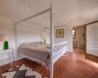 luxuriously renovated Provencal farmhouse - Salernes - Habitación