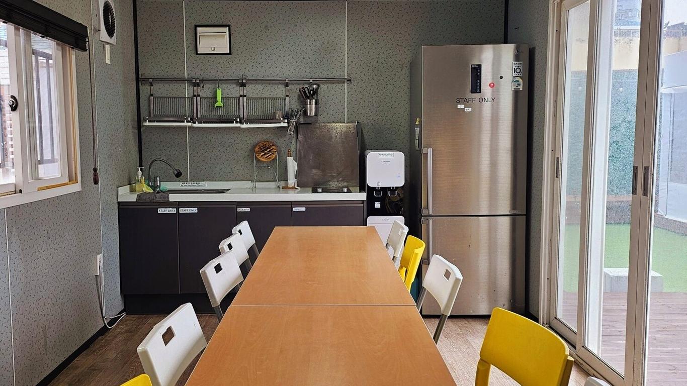 Mido Hostel