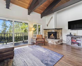 10 Mi to Palisades Tahoe! Condo with Game Room - Tahoe City