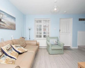 Bo's Holiday Cottage - Eastbourne - Living room