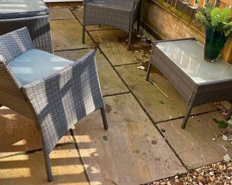 Serene Calm flat in a beautiful part of Cambridge UK. 1 dble Room 1 other guest. - Cambridge - Innenhof