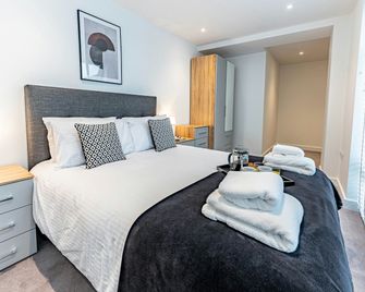 Wellington House by Celador Apartments - Reading - Bedroom