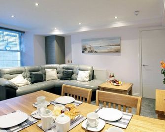 Austens Apartments - Torquay - Dining room