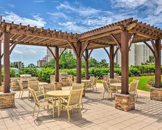 Destin Resort Studio with Pool - Walk to Beach! - Destin