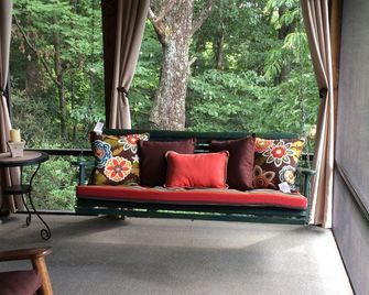 Entire cabin for rent, 30-day minimum stay. - Clayton - Living room