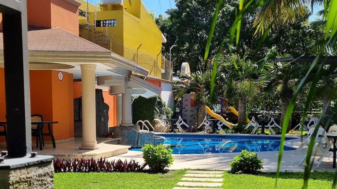 Hotel Playa Cristal