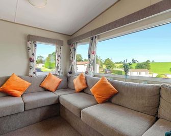 Hillside Splash Retreat -No Commercial Sign written Vehicles,Fishing Nearby & Communal Swimming Pool ,Pool open April to September - Cheriton Bishop - Soggiorno