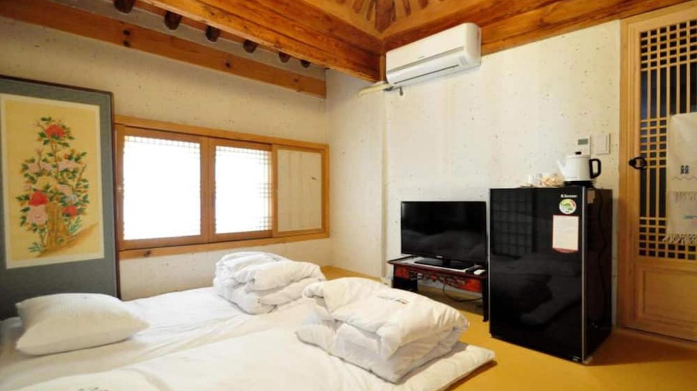 Gallery Jin Hanok Guesthouse