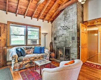 Wawayanda House On 62 Acres - Multiple Fireplaces! - Middletown - Living room