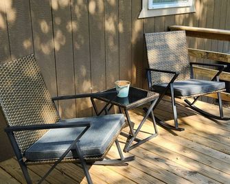 Driftaway Cabin in Glenwood, AR - Glenwood - Patio