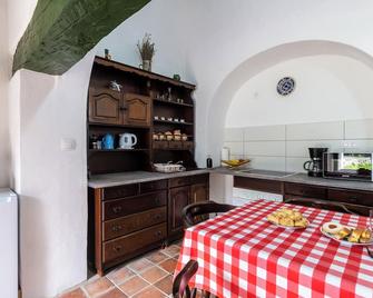 Klementina's Guest House - Happy Rentals - Nemesvita - Cocina