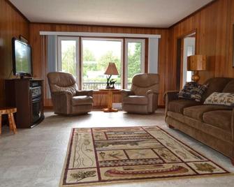 Spacious 4-Bedroom Family Friendly Cottage - South Bruce Peninsula - Huiskamer