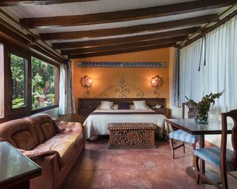 Villa San Jose Hotel & Suites - Morelia - Bedroom