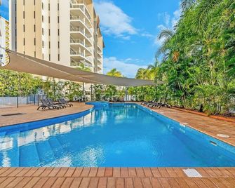 Elevated Waterfront Living on the Esplanade's Edge - Darwin - Pool