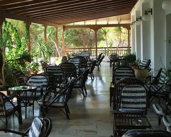 Irinna Hotel - Svoronáta - Patio