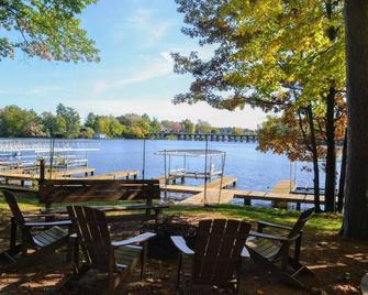 Minocqua Shores Condo #9 - Minocqua - Binnenhof