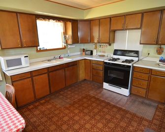 Bills Bay - Cable - Kitchen