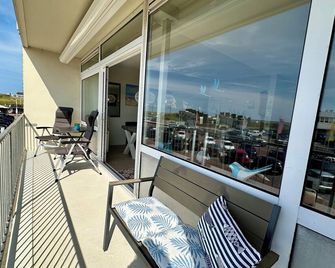 Only 50 m from the beach! Wonderful and comfortably furnished vacation apartment - Bergen aan Zee - Balcony