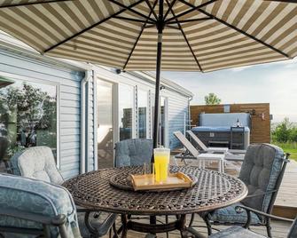 Geneva, Direct Lakefront, Hot Tub, Ohio's Wine Country - Geneva - Patio